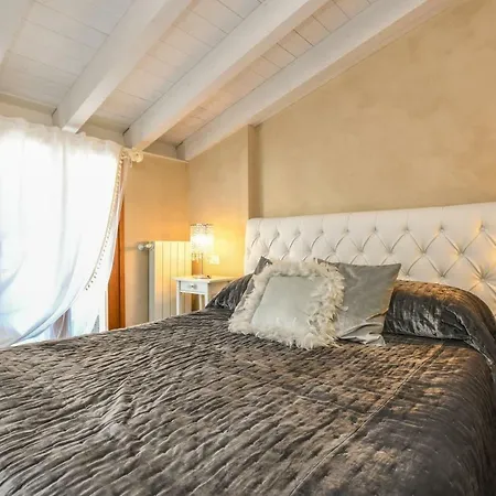 بيت ضيافة Luxury سيرمِيوني