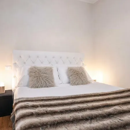Luxury Гостьовий будинок Сірміоне