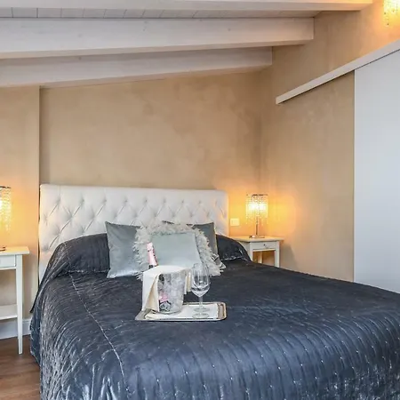 Luxury Гостьовий будинок Сірміоне